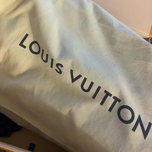 Louis Vutton V Tote MM MNG Noir Cara Shoulder Bag Original New With Receipt